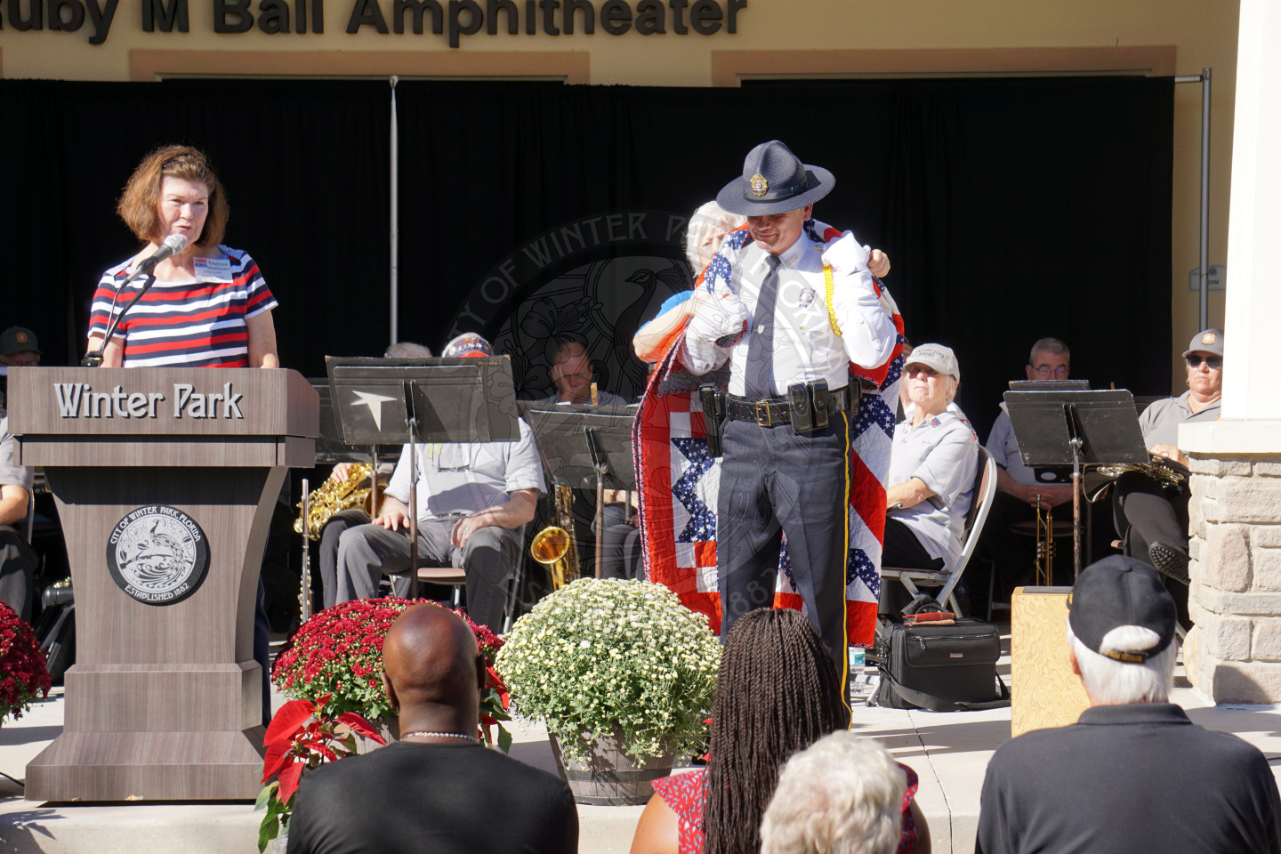 Winter Park Police veteran accepting his quilt of valor
