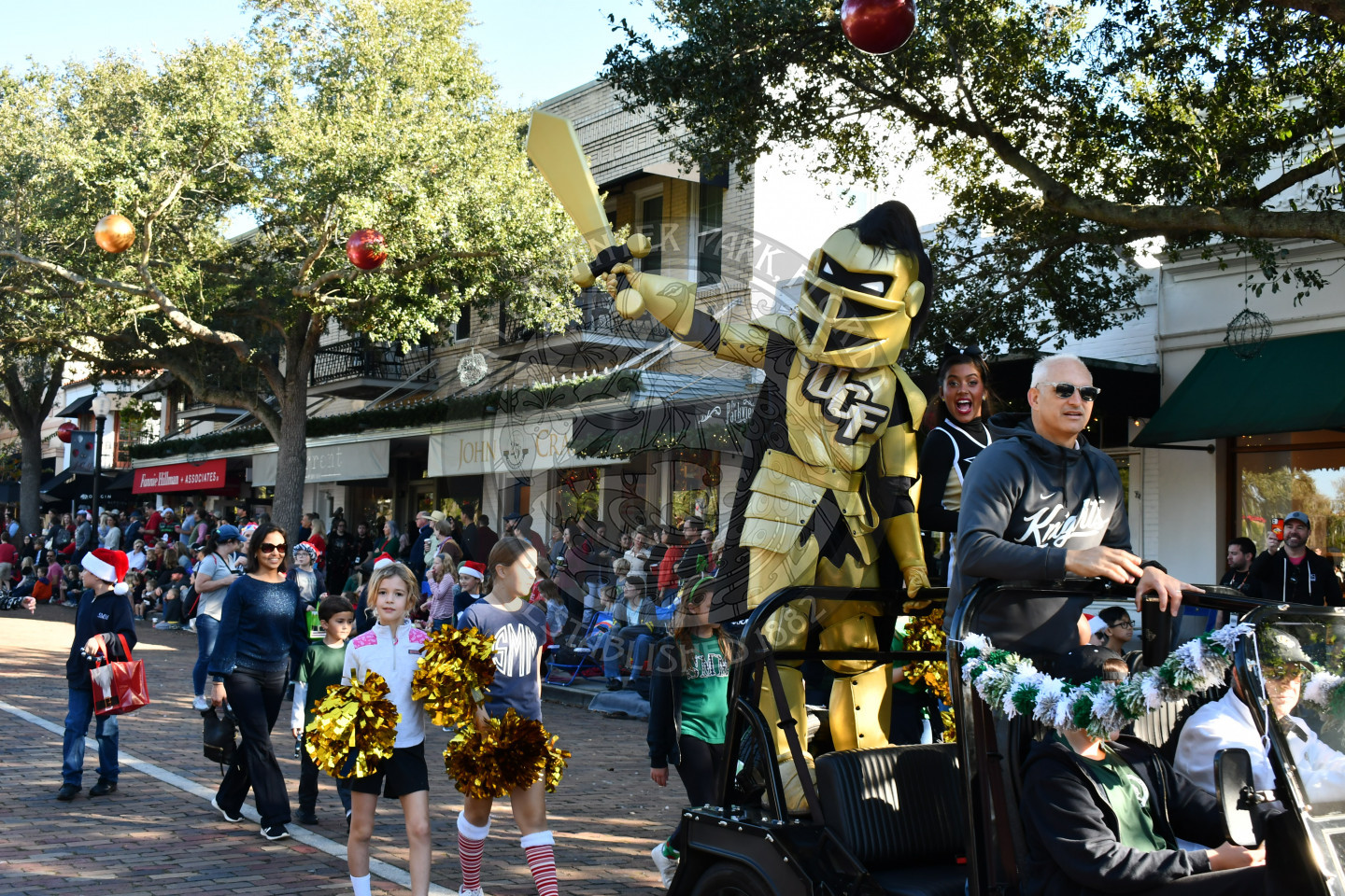 UCF Knightro waving to the crowd
