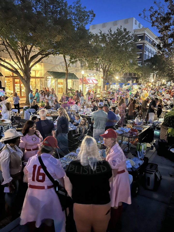 overview of dinner on the avenue event. Park Avenue is filled with tables and a lot of people standing in between tables and sitting at tables.
