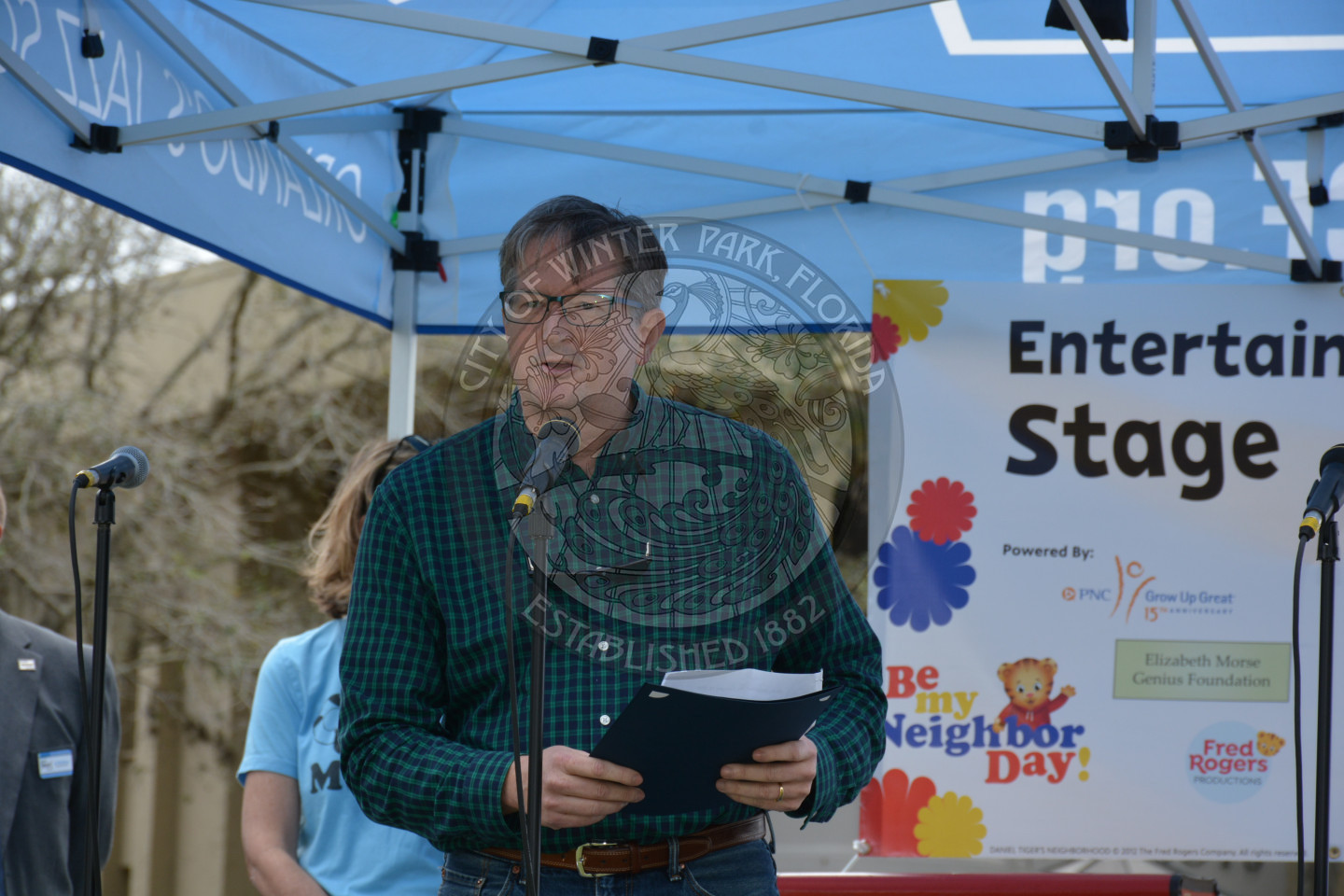 Vice Mayor Gregg Seidel reading the city proclamation