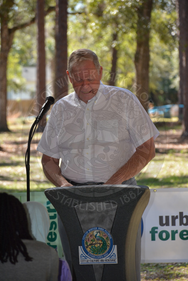 Vice Mayor Pete Weldon at the podium sharing remarks