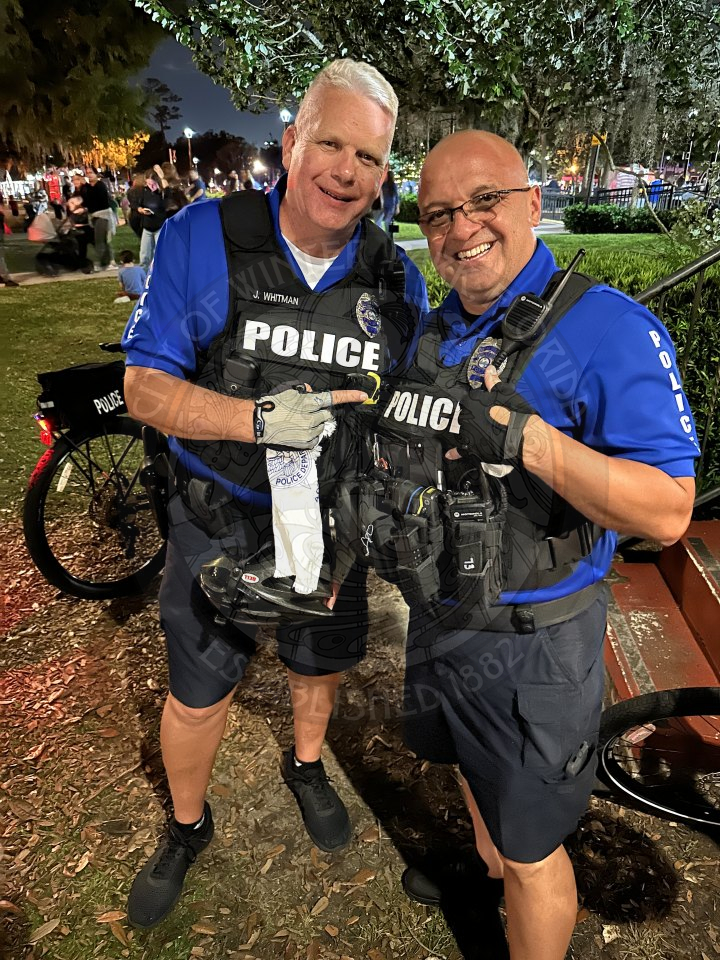 2 policemen smiling 