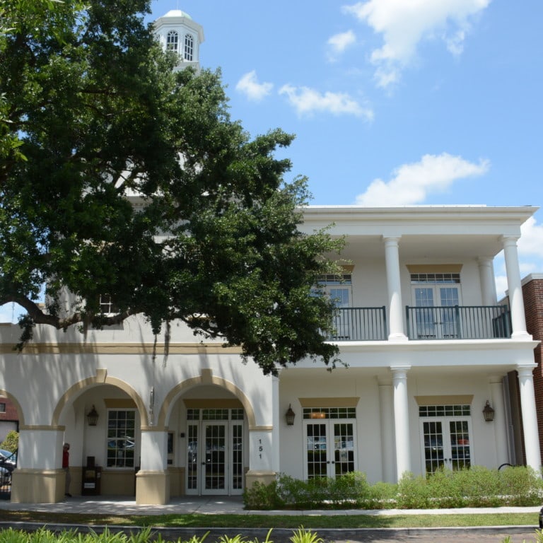 Front view of the Welcome Center & Chamber of Commerce