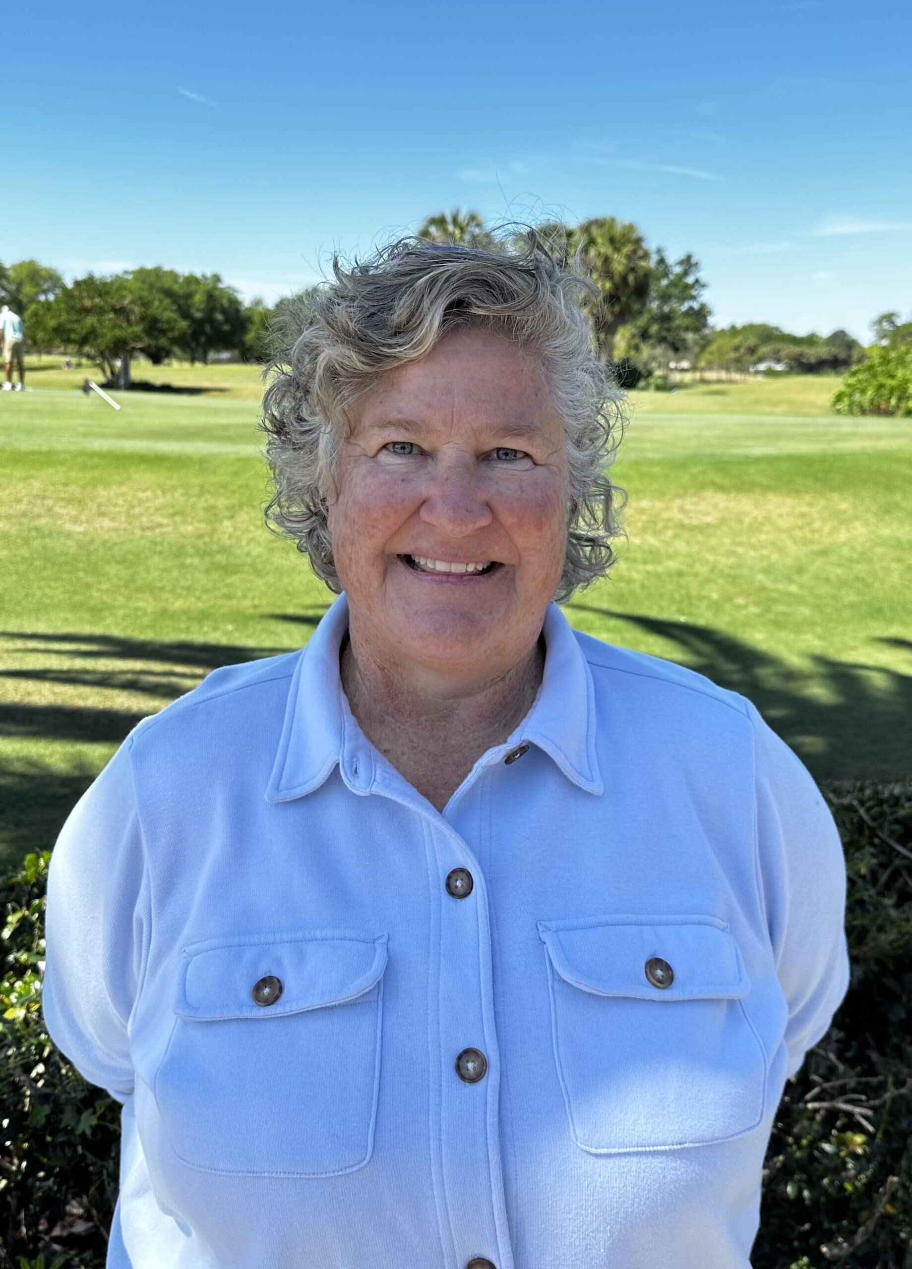 headshot of golf instructor Luanne Cherney